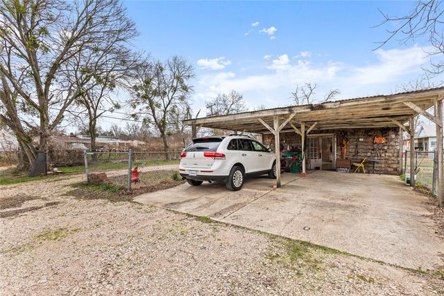 818 E McLennan Avenue, Mart, TX 76664