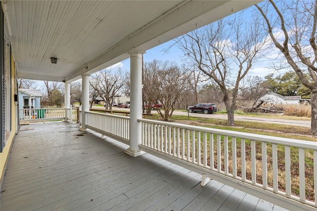 818 E McLennan Avenue, Mart, TX 76664