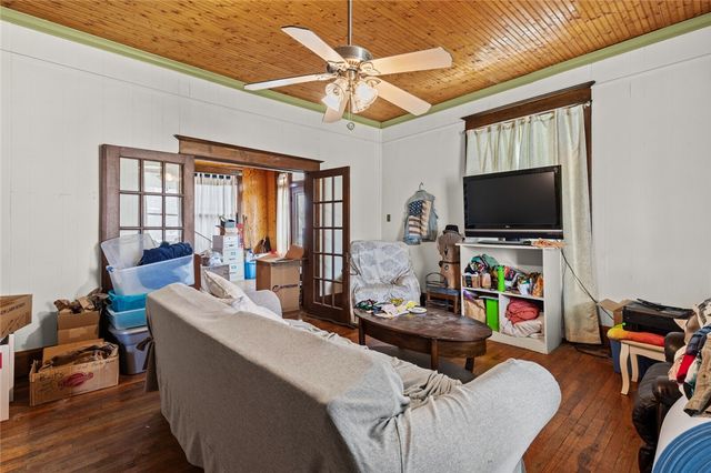 818 E McLennan Avenue, Mart, TX 76664