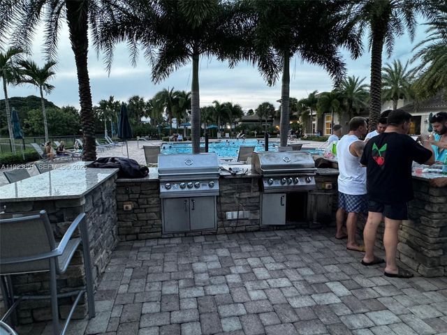 950 Hillcrest Dr 411, Hollywood, FL 33021