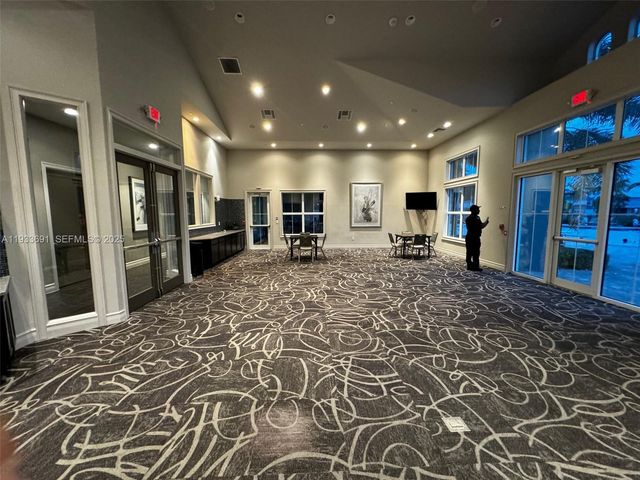 950 Hillcrest Dr 411, Hollywood, FL 33021