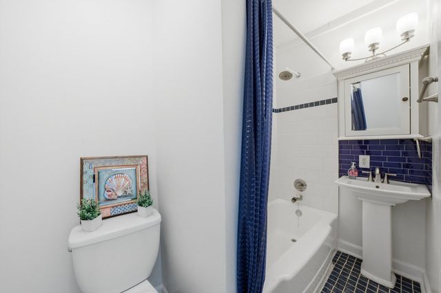 11412 S Saint Lawrence Avenue, Chicago, IL 60628