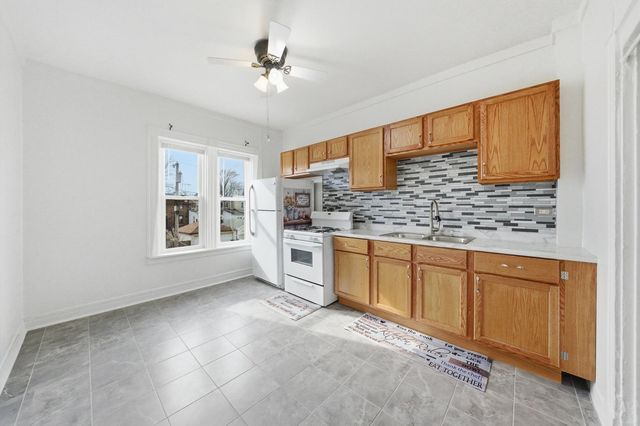 11412 S Saint Lawrence Avenue, Chicago, IL 60628