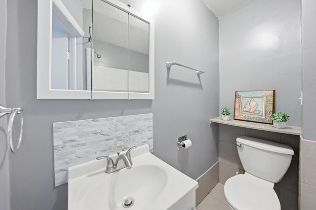 11412 S Saint Lawrence Avenue, Chicago, IL 60628