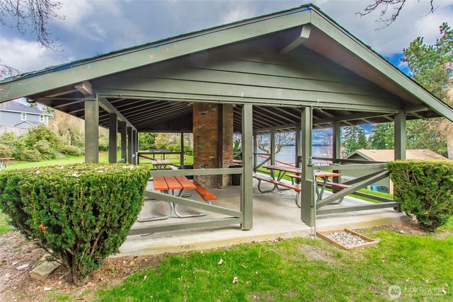 3614 West Tapps Drive E, Lake Tapps, WA 98391