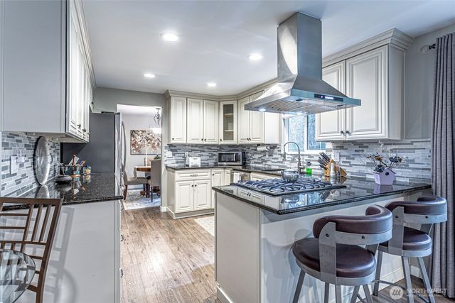 3614 West Tapps Drive E, Lake Tapps, WA 98391