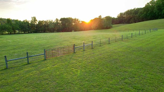 1267 Wades Branch Rd, Centerville, TN 37033