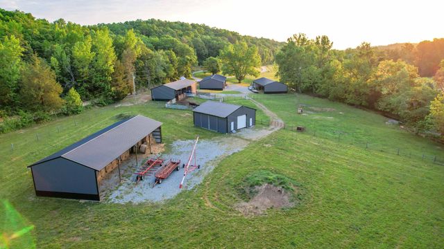 1267 Wades Branch Rd, Centerville, TN 37033