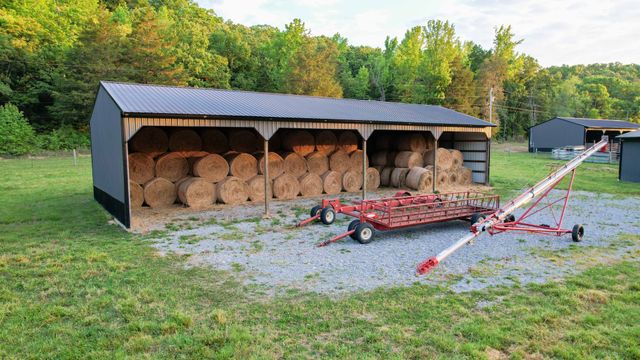 1267 Wades Branch Rd, Centerville, TN 37033