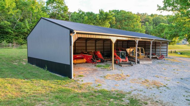 1267 Wades Branch Rd, Centerville, TN 37033