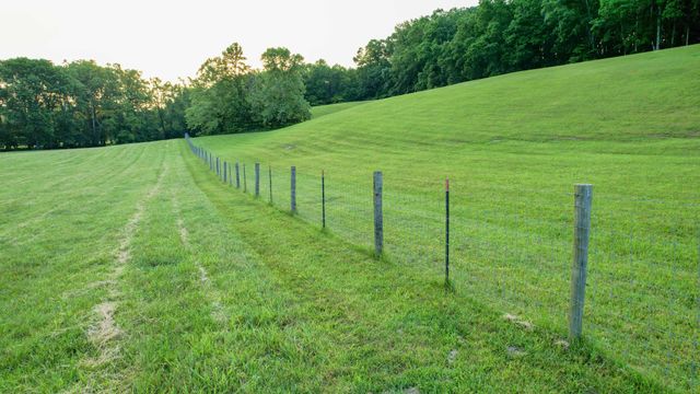 1267 Wades Branch Rd, Centerville, TN 37033
