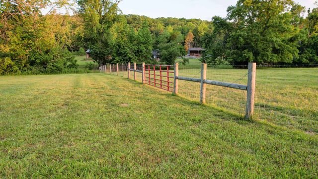 1267 Wades Branch Rd, Centerville, TN 37033