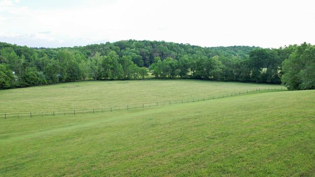 1267 Wades Branch Rd, Centerville, TN 37033
