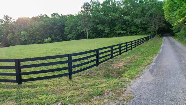 1267 Wades Branch Rd, Centerville, TN 37033