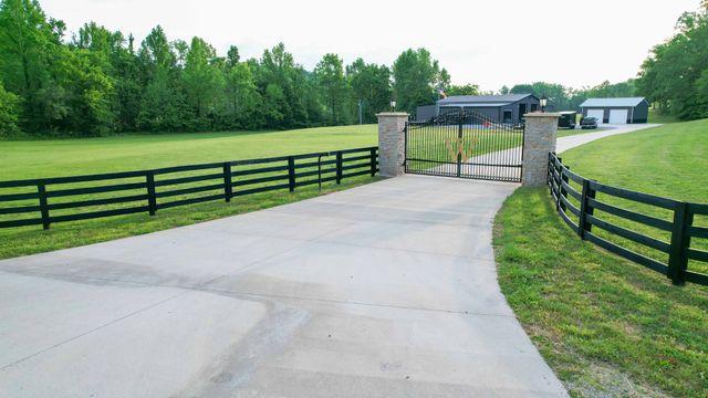 1267 Wades Branch Rd, Centerville, TN 37033