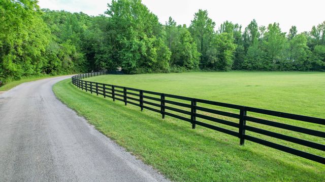 1267 Wades Branch Rd, Centerville, TN 37033