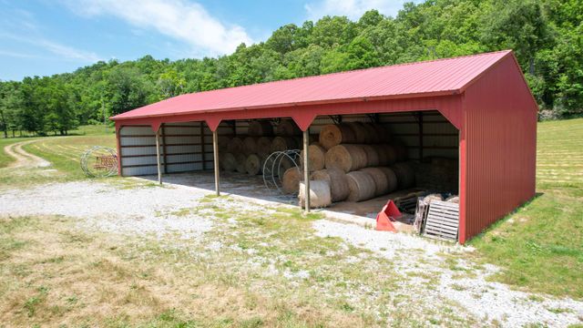 1267 Wades Branch Rd, Centerville, TN 37033