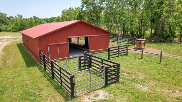 1267 Wades Branch Rd, Centerville, TN 37033