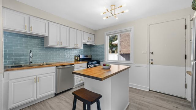 5237 S Natoma Avenue, Chicago, IL 60638