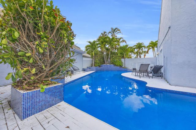 39 Dorchester Circle, Palm Beach Gardens, FL 33418