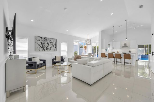 39 Dorchester Circle, Palm Beach Gardens, FL 33418