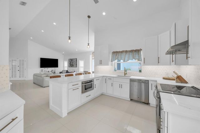 39 Dorchester Circle, Palm Beach Gardens, FL 33418