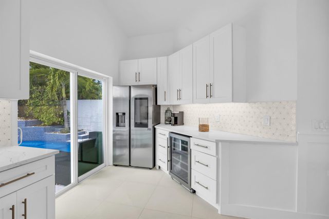 39 Dorchester Circle, Palm Beach Gardens, FL 33418