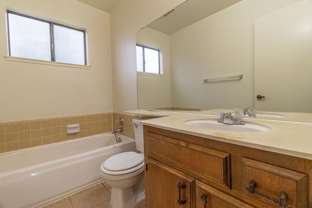 5330 Virtue Arc Dr, Stockton, CA 95207