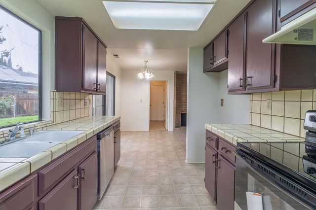 5330 Virtue Arc Dr, Stockton, CA 95207