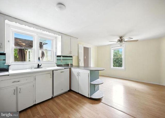 423 BINKER AVE, Berlin, NJ 08009