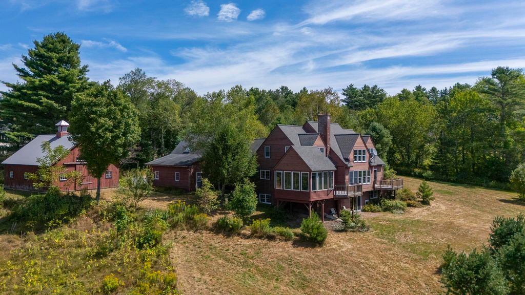 70 Green Lane, New London, NH 03257