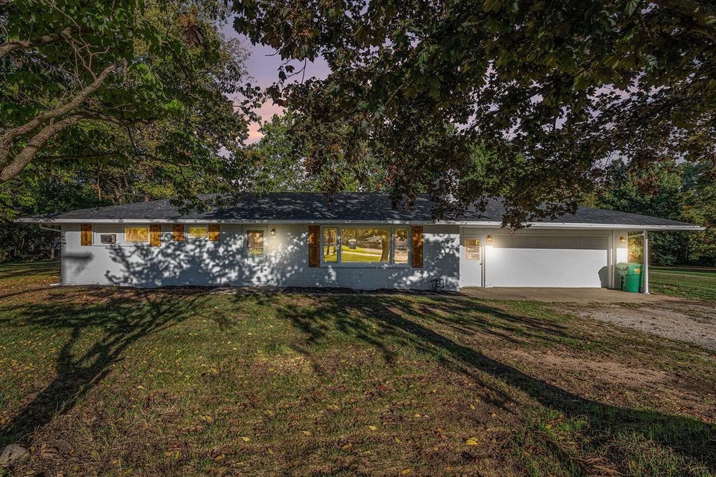 1403 Barron Lake Road, Niles, MI 49120