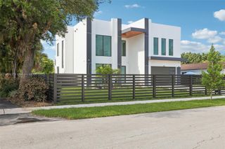 9330 SW 34th St, Miami, FL 33165