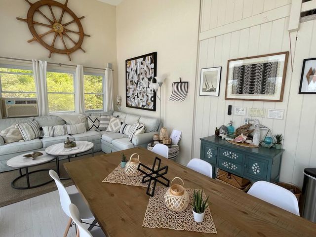 379 Oakleigh Avenue, Baiting Hollow, NY 11933
