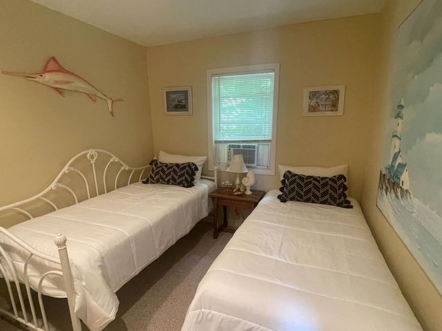 379 Oakleigh Avenue, Baiting Hollow, NY 11933