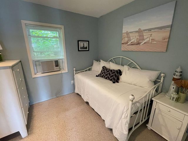379 Oakleigh Avenue, Baiting Hollow, NY 11933