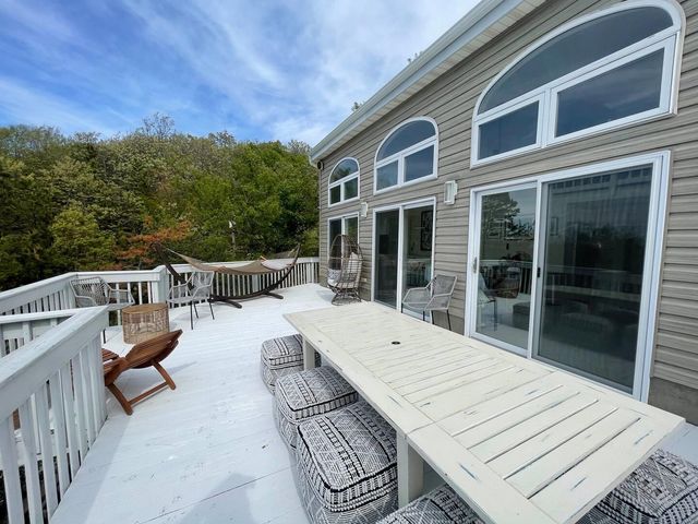 379 Oakleigh Avenue, Baiting Hollow, NY 11933