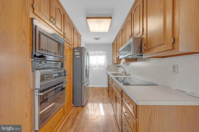 2203 ALLWOOD DR, Bethlehem, PA 18018