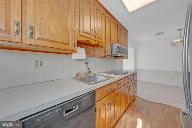 2203 ALLWOOD DR, Bethlehem, PA 18018