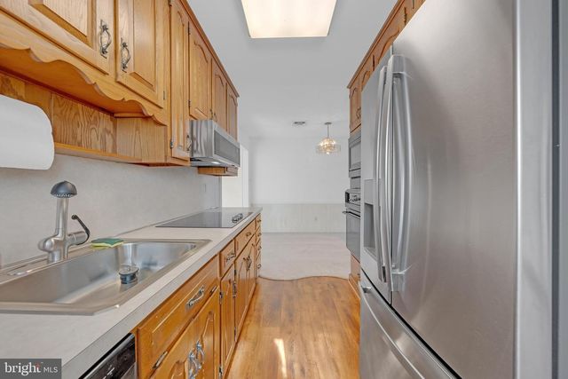 2203 ALLWOOD DR, Bethlehem, PA 18018