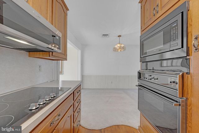 2203 ALLWOOD DR, Bethlehem, PA 18018