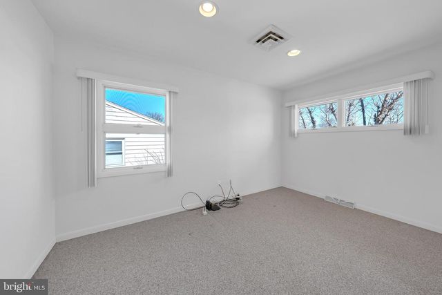 2203 ALLWOOD DR, Bethlehem, PA 18018