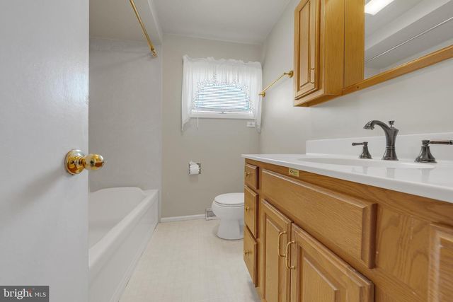 2203 ALLWOOD DR, Bethlehem, PA 18018