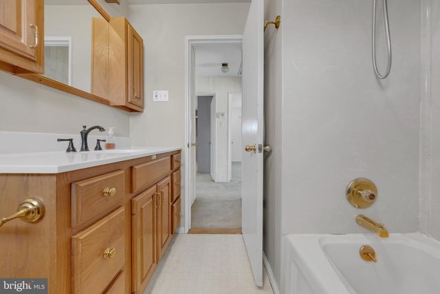 2203 ALLWOOD DR, Bethlehem, PA 18018