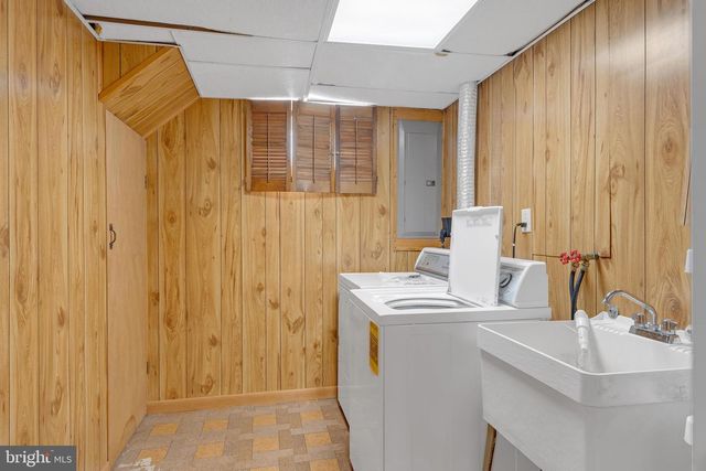 2203 ALLWOOD DR, Bethlehem, PA 18018