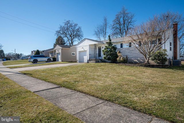 2203 ALLWOOD DR, Bethlehem, PA 18018