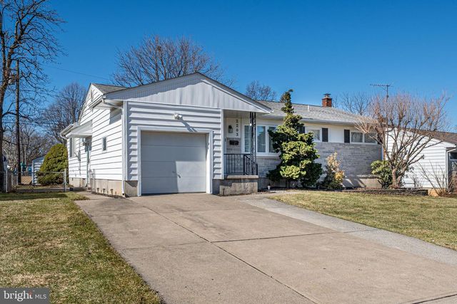 2203 ALLWOOD DR, Bethlehem, PA 18018