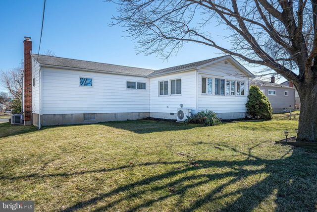 2203 ALLWOOD DR, Bethlehem, PA 18018