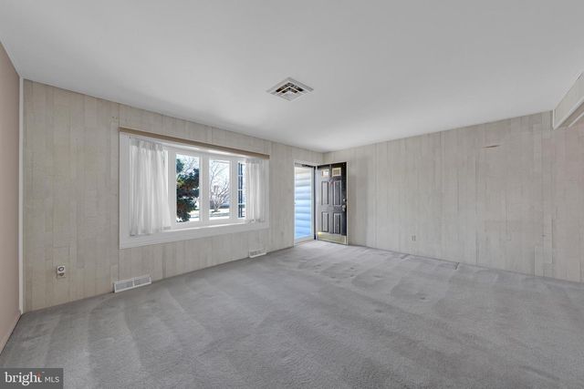 2203 ALLWOOD DR, Bethlehem, PA 18018