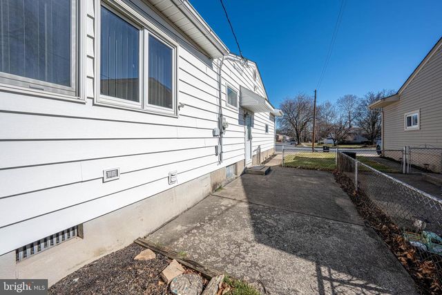 2203 ALLWOOD DR, Bethlehem, PA 18018